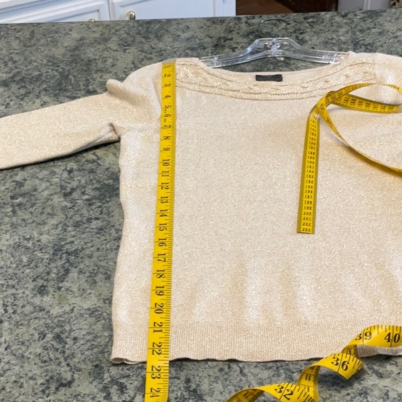 Top with gold threads excellent condition, size petite - Picture 9 of 11
